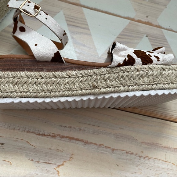 Sandals - Picture 3 of 5